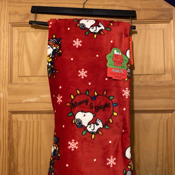 Berkshire Blanket Snoopy Red Merry Bright Christmas Velvet Throw Blanket NWT - Picture 2 of 3